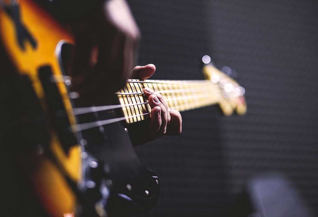 Guitare basse électrique